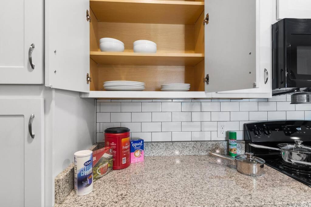 Elegant 1Br/1Ba Condo With Pool, Gym And Laundry Melbourne Buitenkant foto