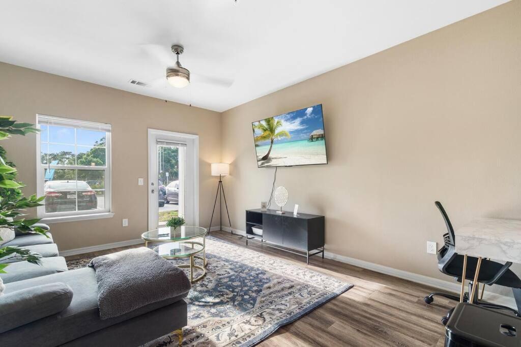 Elegant 1Br/1Ba Condo With Pool, Gym And Laundry Melbourne Buitenkant foto