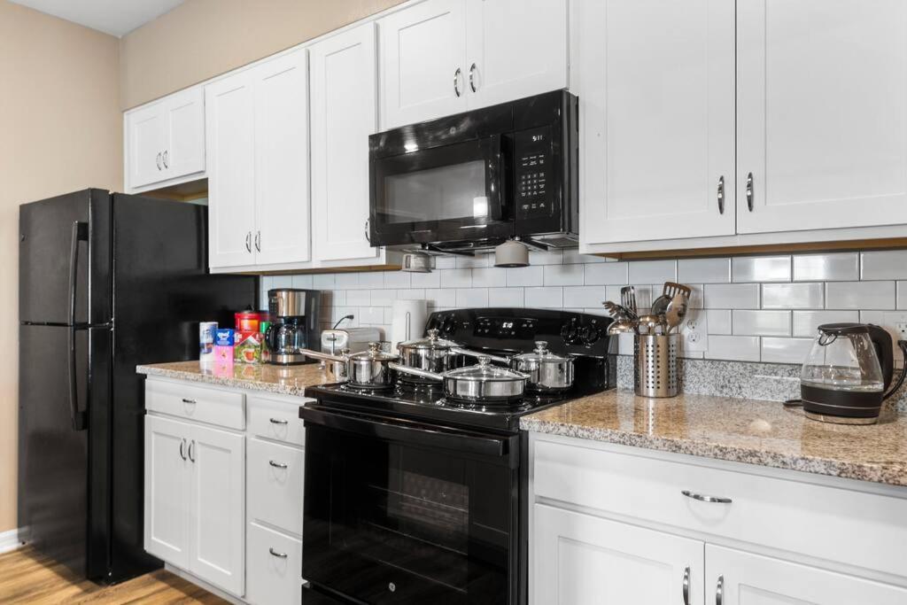Elegant 1Br/1Ba Condo With Pool, Gym And Laundry Melbourne Buitenkant foto
