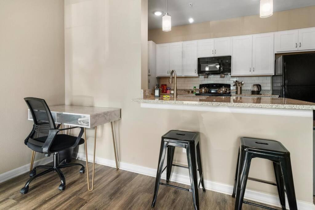 Elegant 1Br/1Ba Condo With Pool, Gym And Laundry Melbourne Buitenkant foto