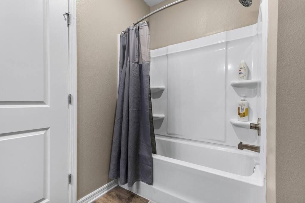 Elegant 1Br/1Ba Condo With Pool, Gym And Laundry Melbourne Buitenkant foto